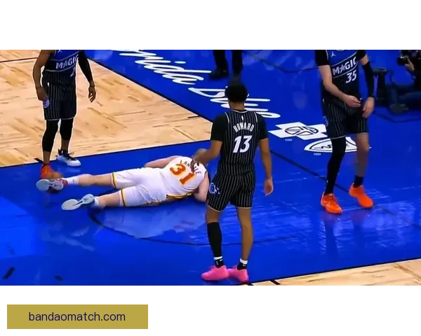 比塔泽掀翻兰代尔被判恶意犯规丹尼尔斯护友领技术犯规